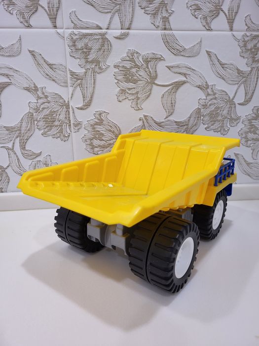 Игирушка Белаз в отличном состоянии.