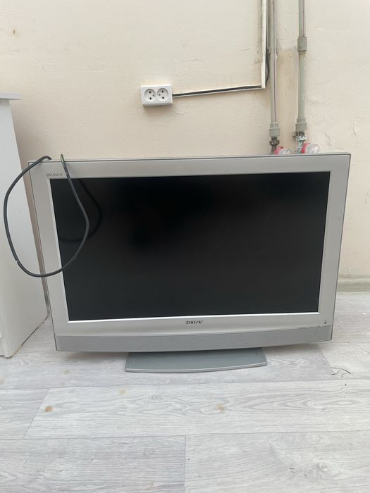 Продам 4 стола и телевизор.