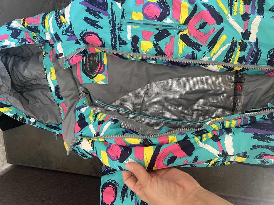 Продается лыжный костюм для девочек