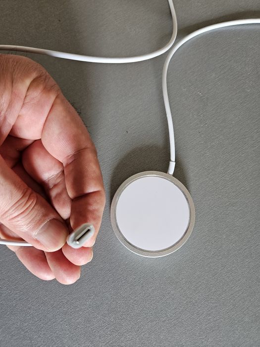 Безжично зарядно usb-c