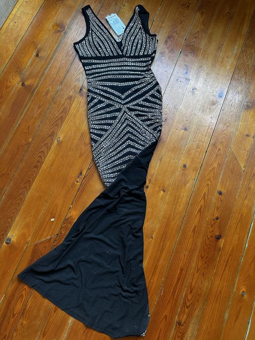 Елегантна рокля с камъни