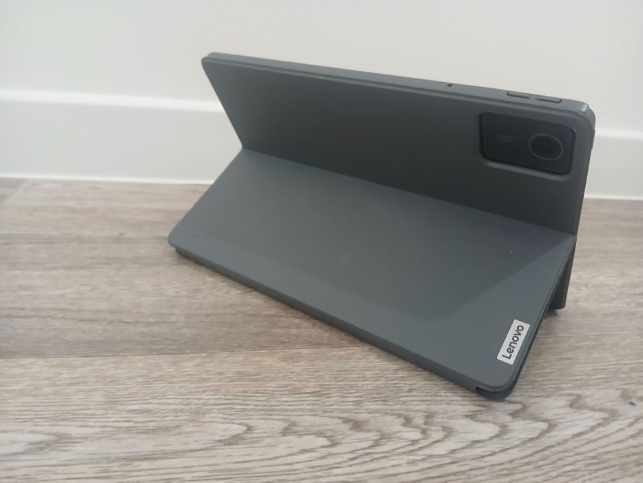 Планшет Lenovo Tab B11 без капельки царапины