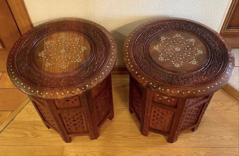 Стол журнальный и два стула