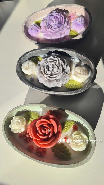 Свещи цветя от соев восък в гипсокерамични ръчно изработени изделия