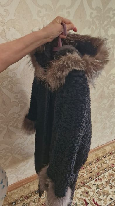 Каракулевую шубку продам бу