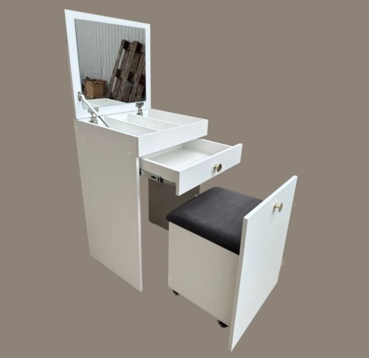 Туалетный столик