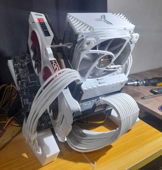 Carcasă PC Open Frame ATX / Micro-ATX – Minimalistă și Compactă