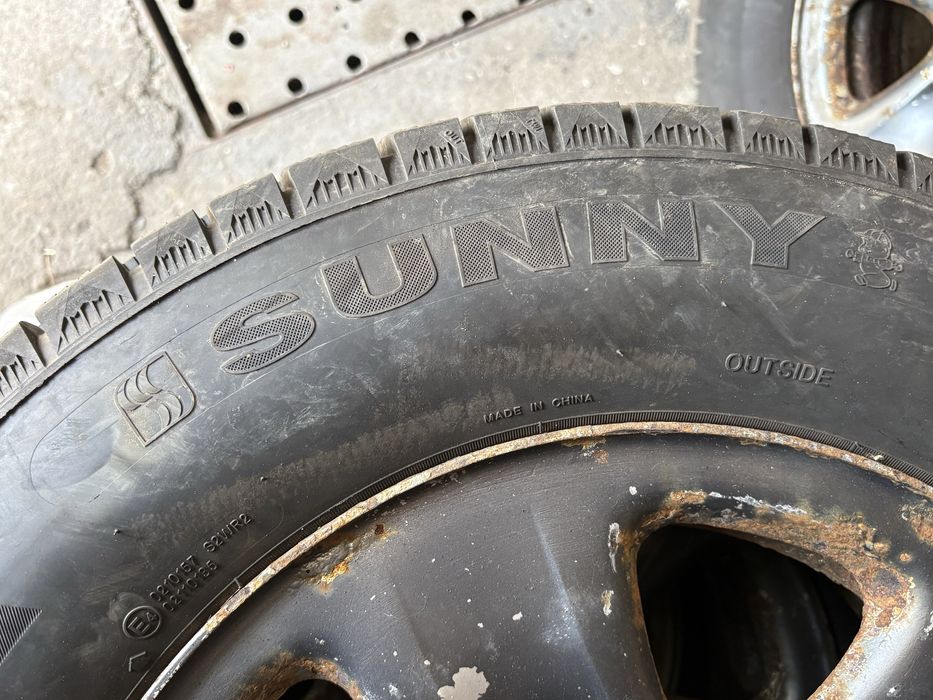 Set roți iarnă Suzuki Grand Vitara 2 - Anvelope noi Sunny (215/70 R16) + Jante