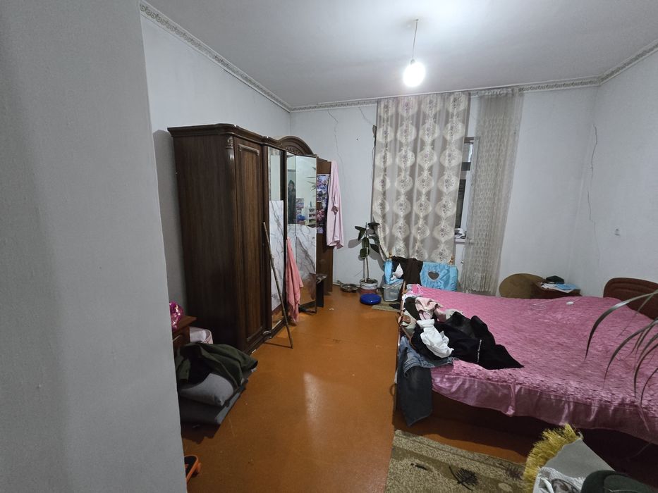 Үш бөлмелі үй жалға беріледі