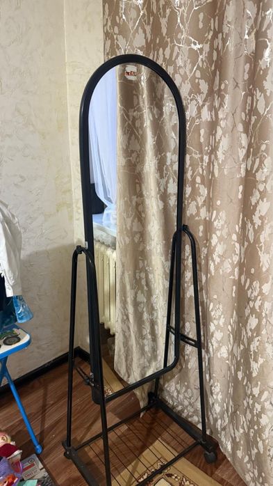 Сатылады детский стол и айна