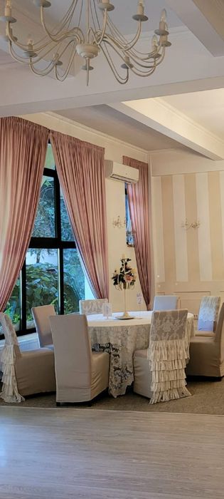 Scaun tapitat din lemn