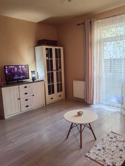 Închiriere apartament 2 camere cu curte proprie