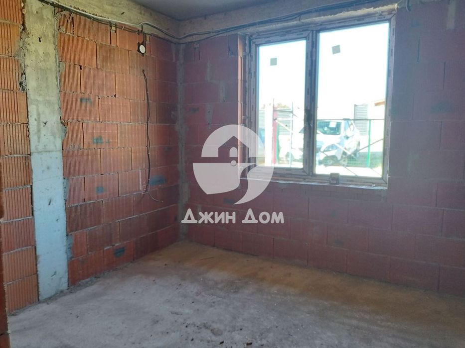 Предлагаме едноетажна къща в с. Горица