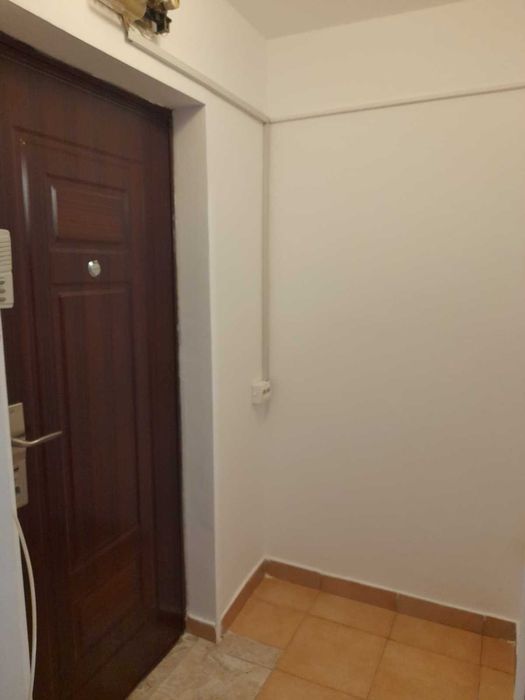 Vând garsonieră Drumul Taberei - Piața Moghioros