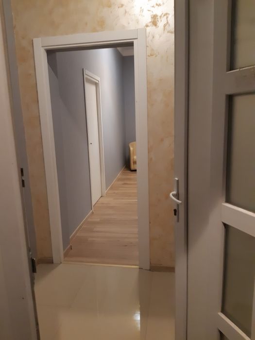 Inchiriez spatiu salon