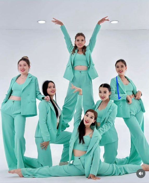 Продам костюмы для шоу балета