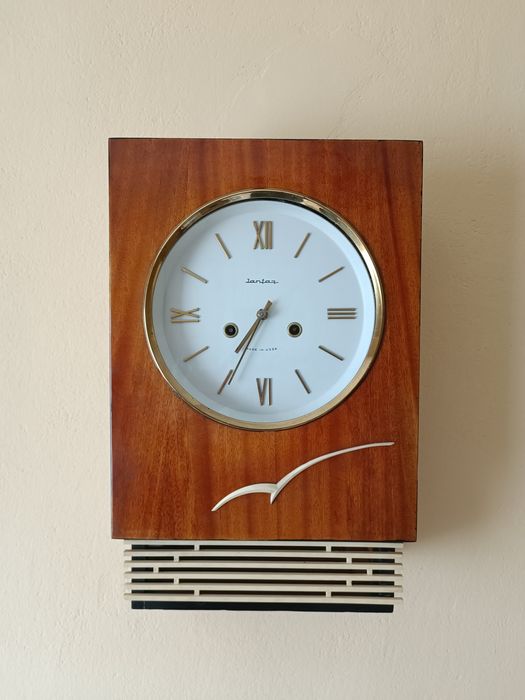 Стенен часовник Янтар