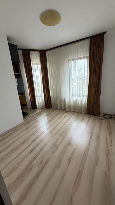 Apartament 3 camere la bloc vila Miroslava
