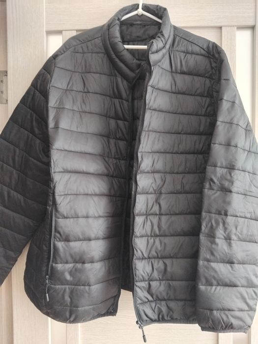 Распродажа курток.