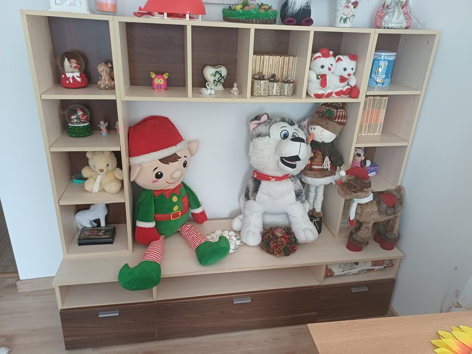 Biblioteca in stare foarte bună