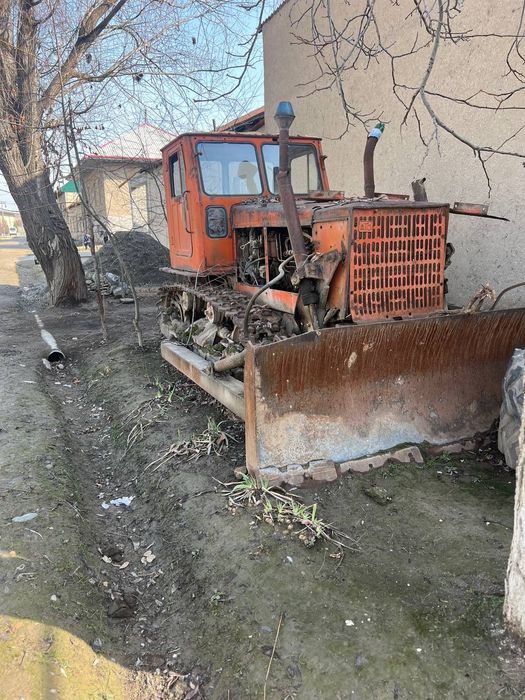 Dizel buldozir sotiladi