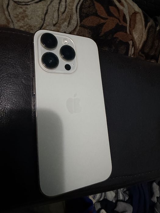 Iphone 14 pro. Gold
