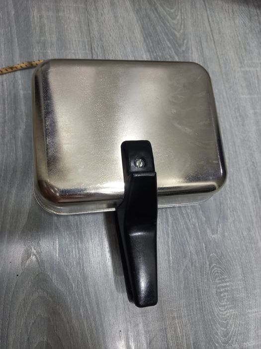 Вафельница продаётся