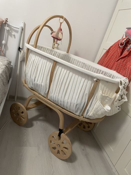 Patut bebe lemn masiv + accesorii  patut  model vintage