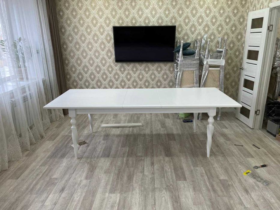 Продам стол гостиный.