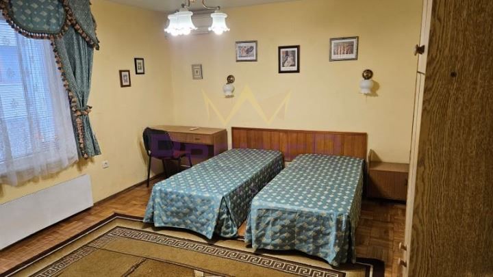 Дава се под наем Тристаен апартамент в Варна, Колхозен пазар - 118 кв.м за 612 € - Снимка #4