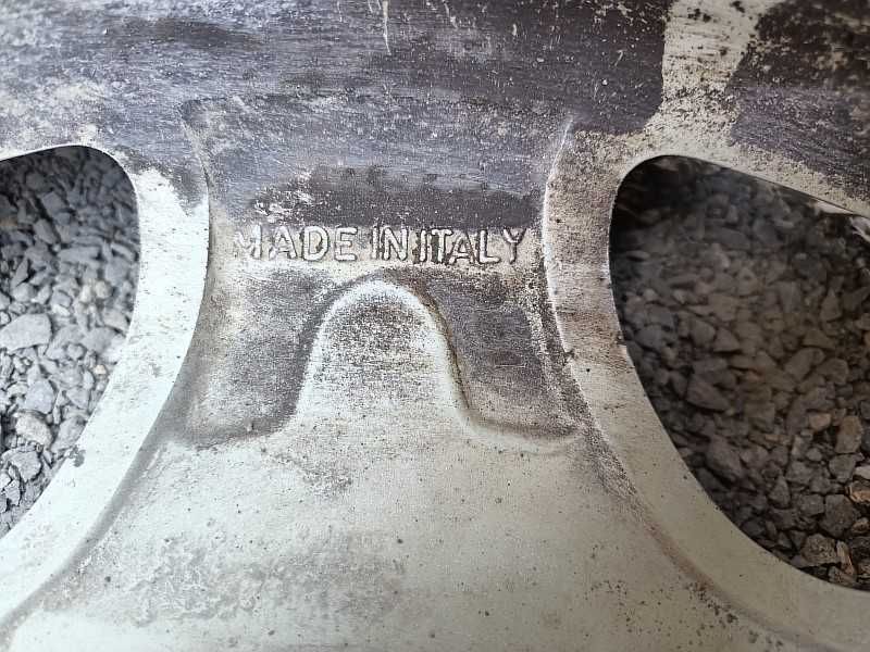 Продам оригинальные легкосплавные диски на Renault