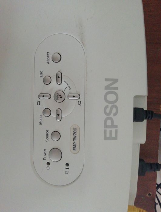 Продается кино проектор Epson EMP-TW700