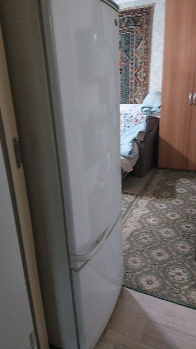 Отдам бесплатно холодильник Атлант.