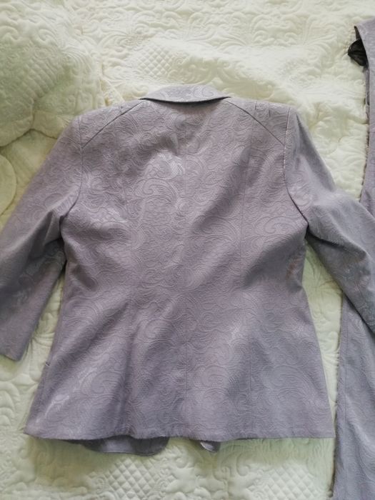 Дамски костюм РОСИ, Български