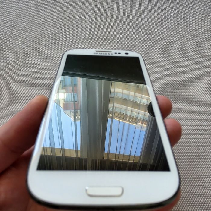 Samsung Galaxy S III (GT-I9300) - Работещ (с козметични забележки)