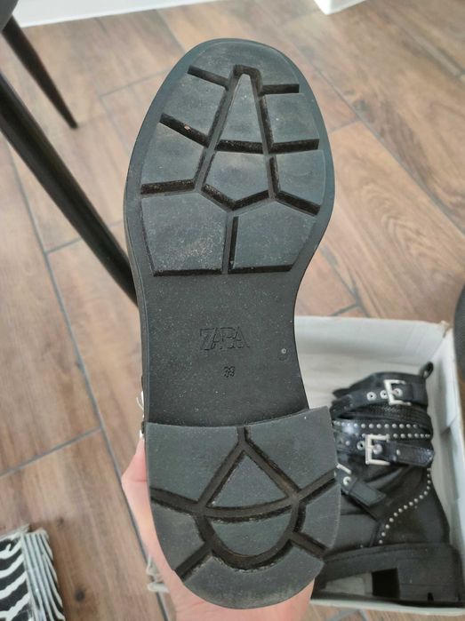 Кожени боти Zara.