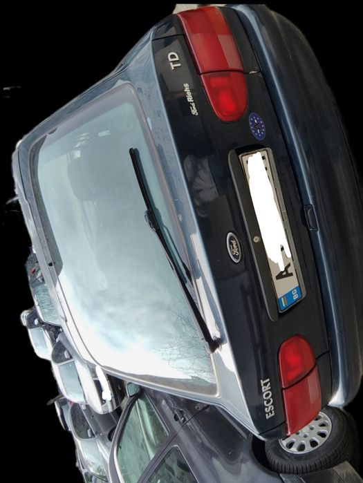 Форд Ескорт ПРОДАВАМ НА ЧАСТИ!