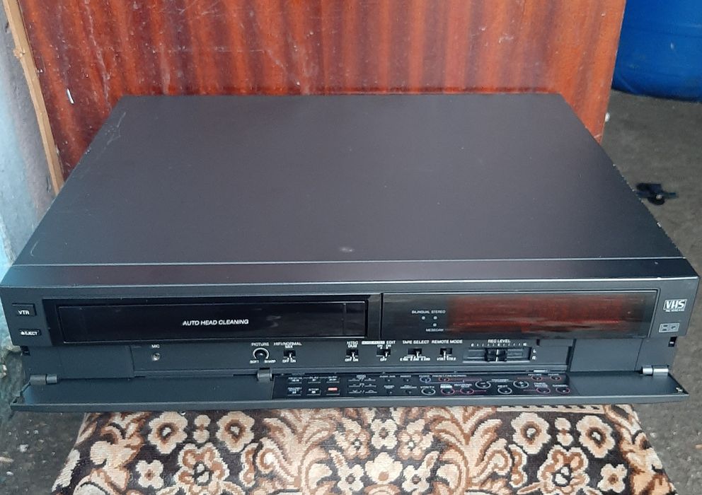 Vând videorecorder blaupunkt stereo rtv-760 în stare bună telecomandă