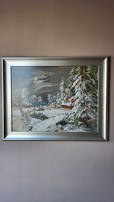 Продавам гоблени с рамка,тънък бод