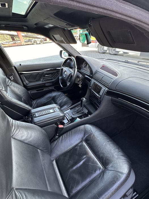 2000 BMW 728i E38