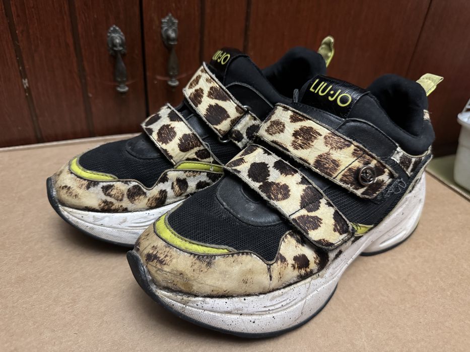 женские кроссовки