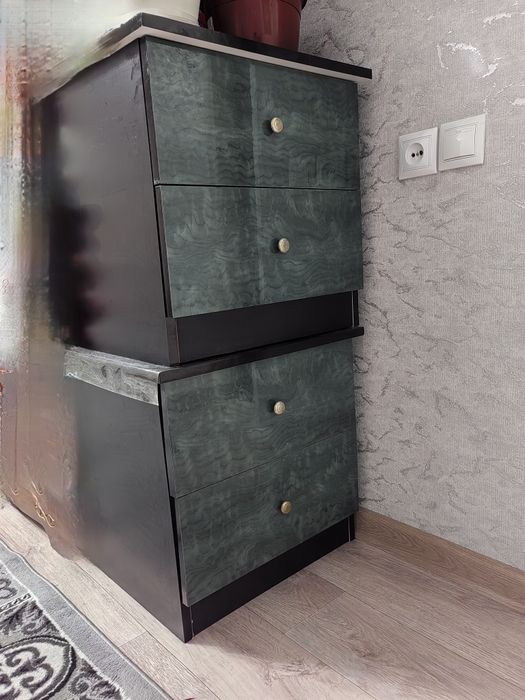 Шифонер 2 тумбочкасымен