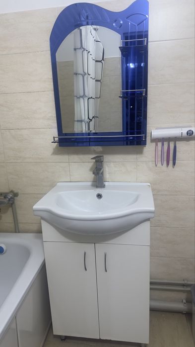 Раковина с зеркалом