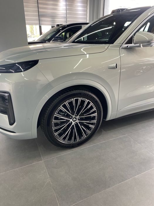 Deepal S09 Qora va oq kredit naxt