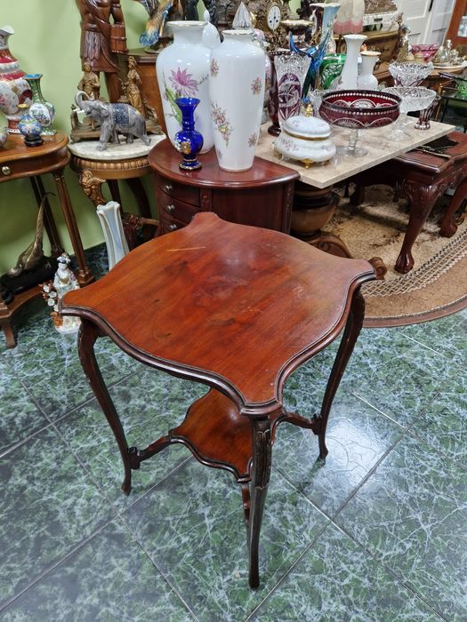 Антикварна английска Едуардинска махагонова масичка