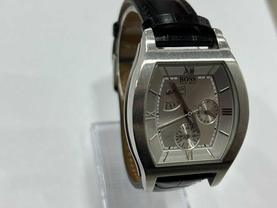 Продава се часовник HUGO BOSS