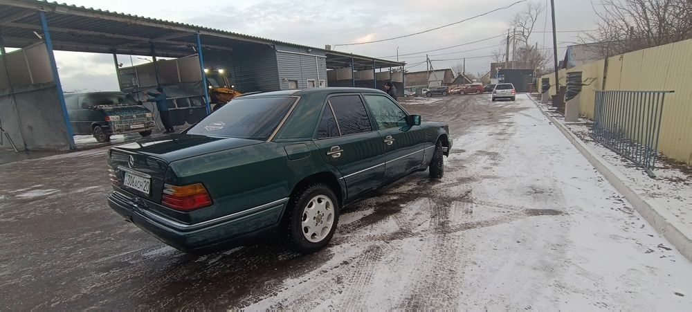 Продам живого мерса 124