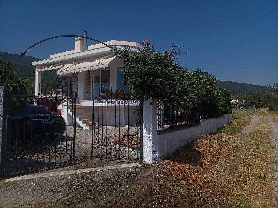 Продава къща 160 м2 с двор 300 м2 в Аспровалта, Гърция