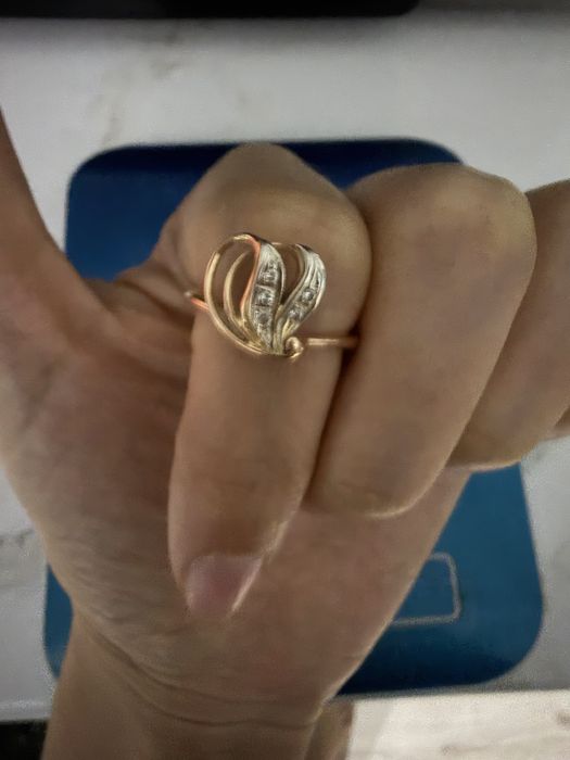 Золотое кольцо с бриллиантами