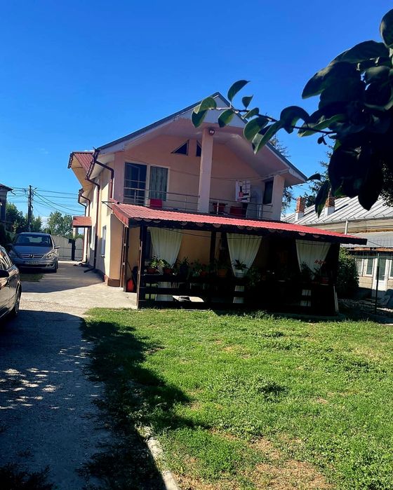 Casa si teren de vanzare